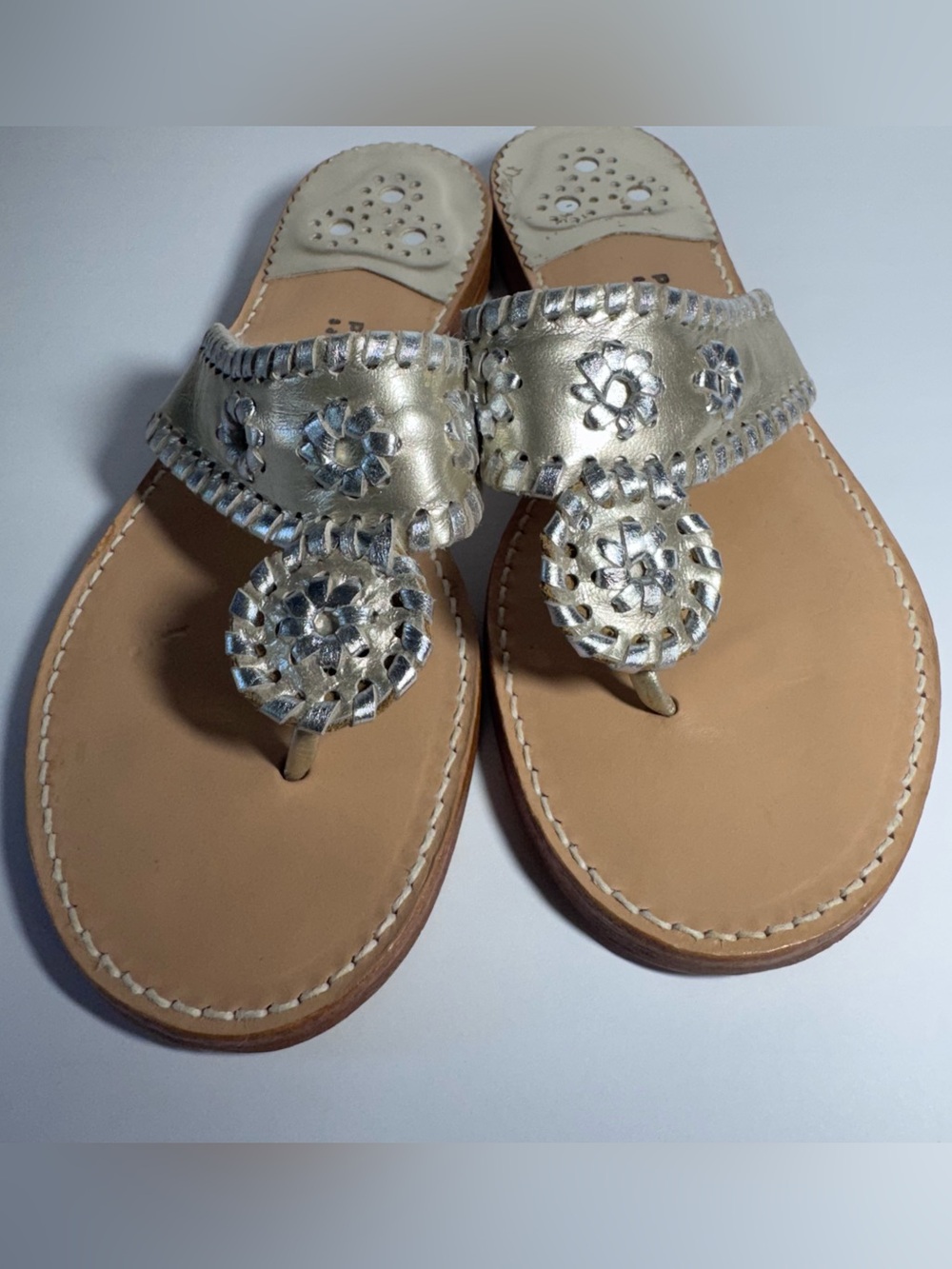 Palm Beach Platinum Gold Leather Thong Sandals Sz 9 Resort Quiet Luxury Coastal - Picture 3 of 16
